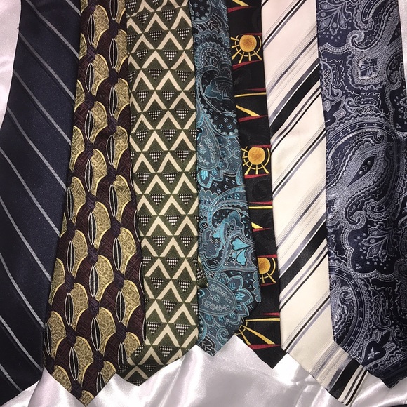 Big sale.  7 long ties for $40 you can't miss it.  a must buy usedgood condition - Picture 12 of 12